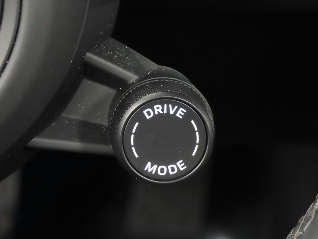 Thumbnail: 2025 Porsche Macan - 23