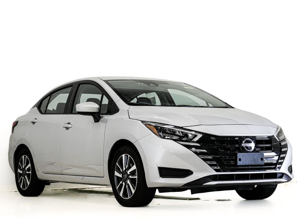 2025 Nissan Versa Plata (Brilliant Silver Metallic) Sedán Tracción delantera Transmisión variable continua