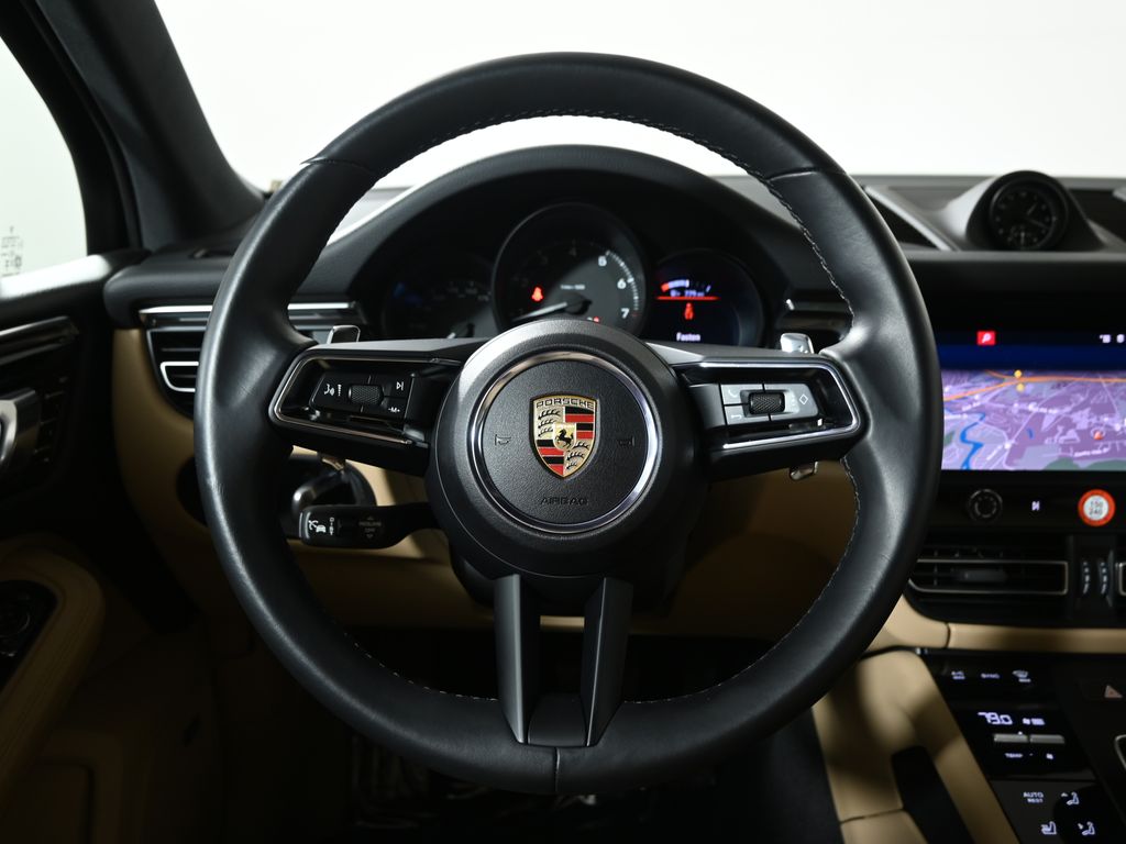 Thumbnail: 2025 Porsche Macan - 18