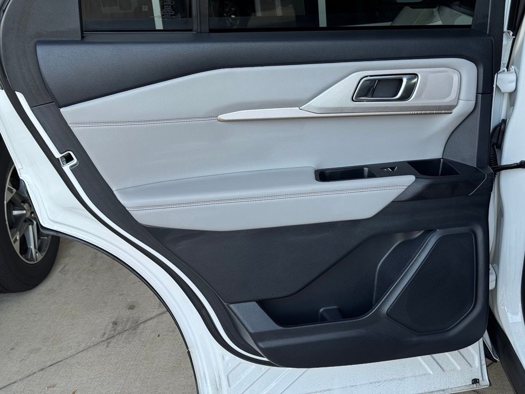 2025 Ford Explorer Active White Metallic - Jim Hudson Acura - Image 20