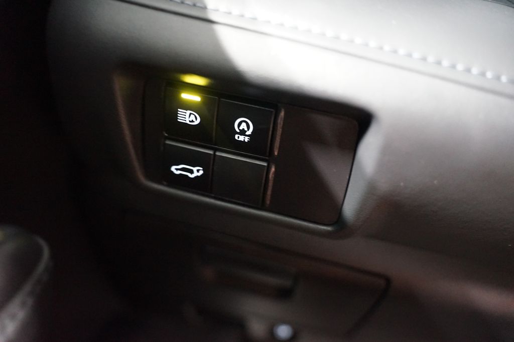 Thumbnail: 2023 Toyota Highlander - 25