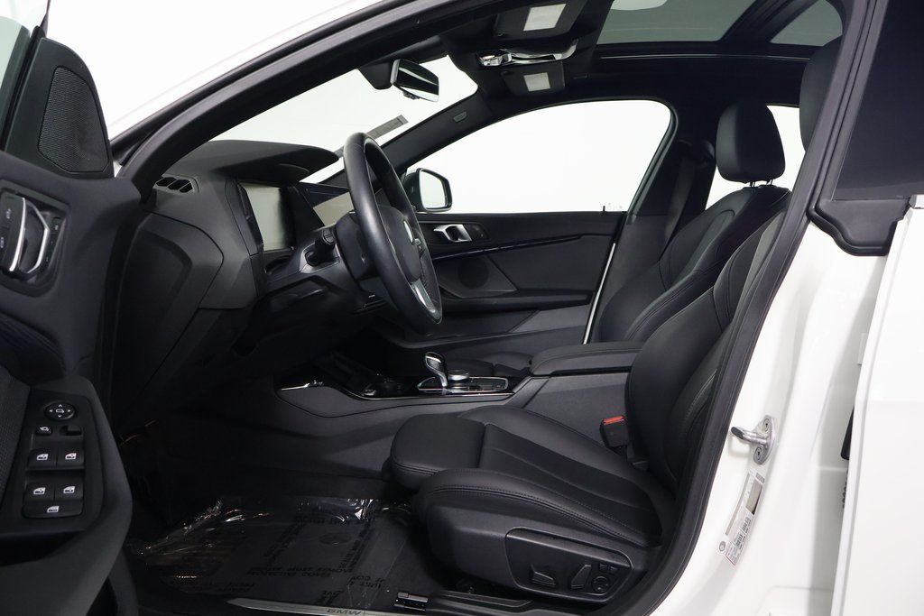 Thumbnail: 2024 BMW 2 Series - 10