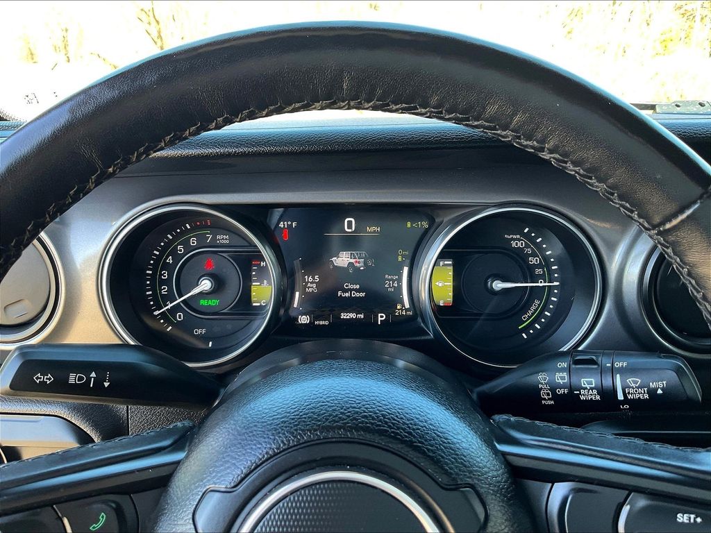 2023 Jeep Wrangler — photo 25