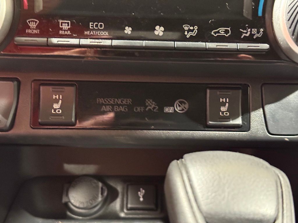 Thumbnail: 2022 Toyota RAV4 - 30