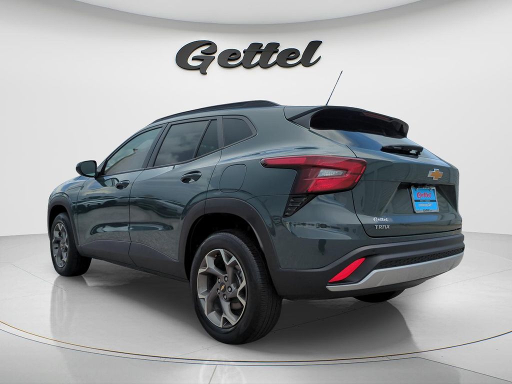 Used 2025 Gray Chevrolet LT image 7