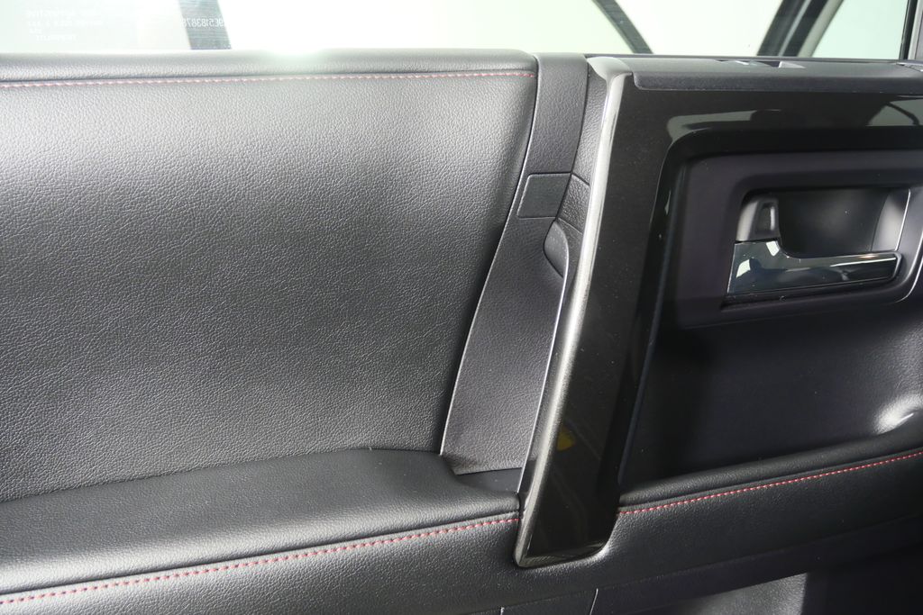 Thumbnail: 2014 Toyota 4Runner - 13