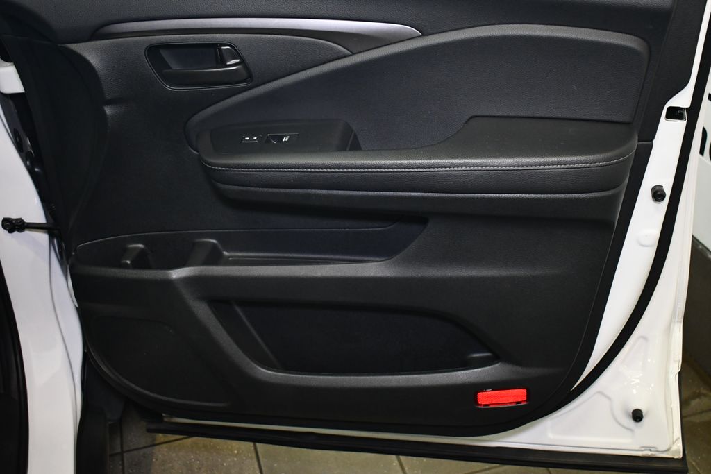 Thumbnail: 2023 Honda Passport - 32