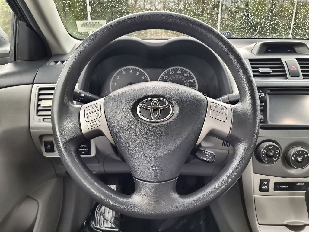 2013 Toyota Corolla LE 13