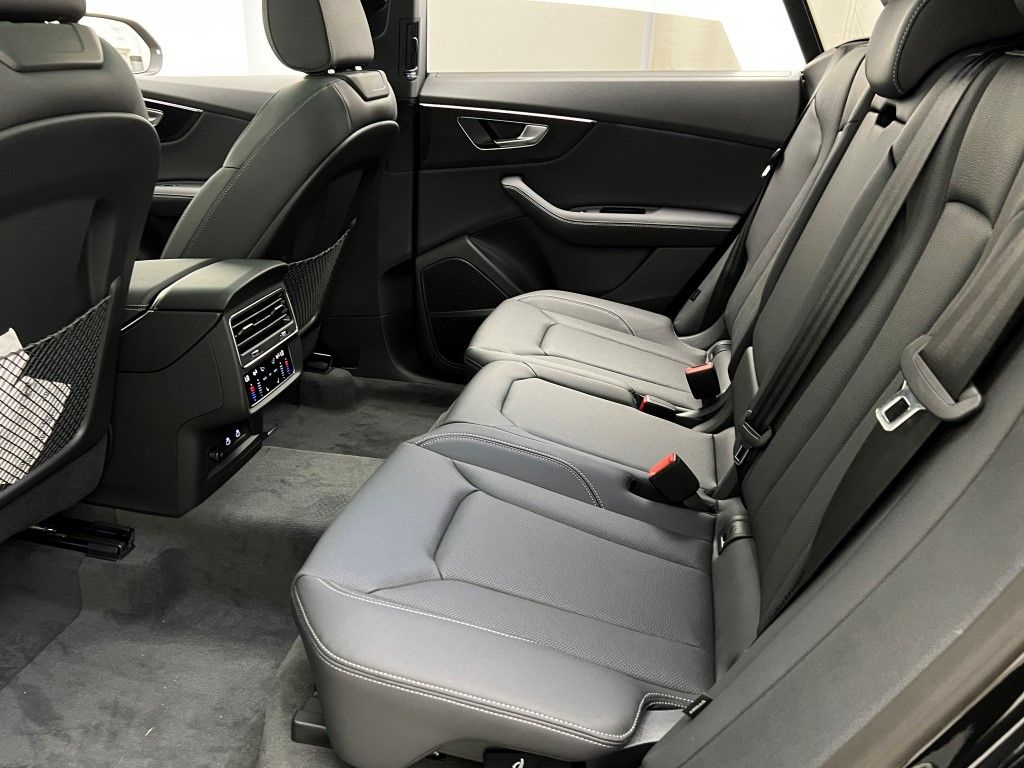 Thumbnail: 2026 Audi Q8 - 20