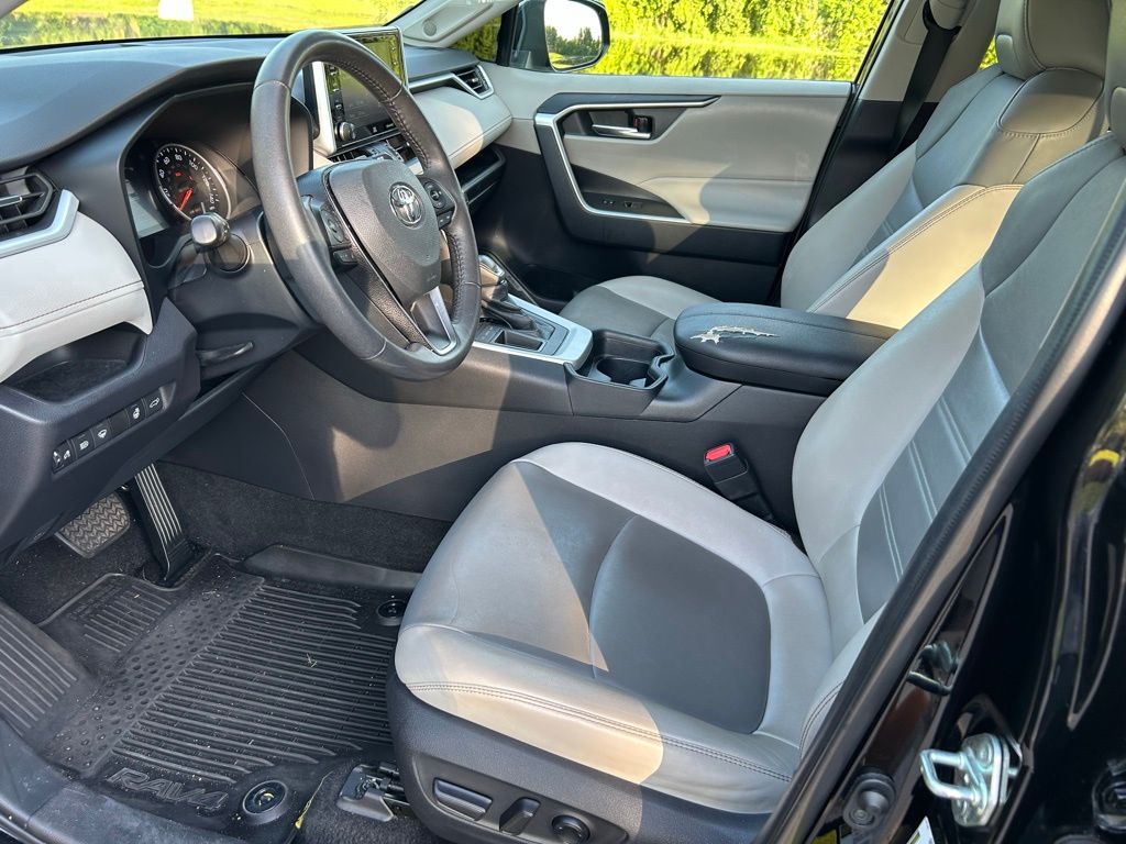 Thumbnail: 2020 Toyota RAV4 - 14