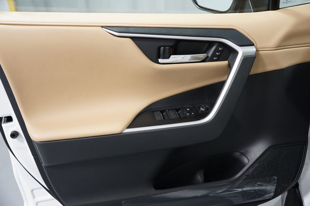 Thumbnail: 2025 Toyota RAV4 - 31