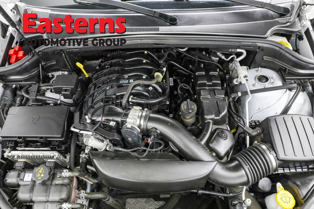 Used 2023 White Dodge SXT image 7