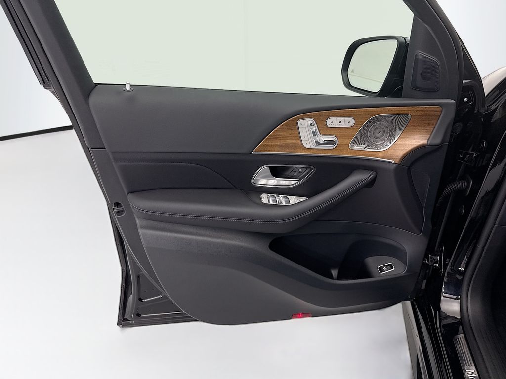 Thumbnail: 2026 Mercedes-Benz GLE - 24