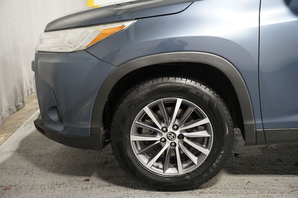 Thumbnail: 2019 Toyota Highlander - 5