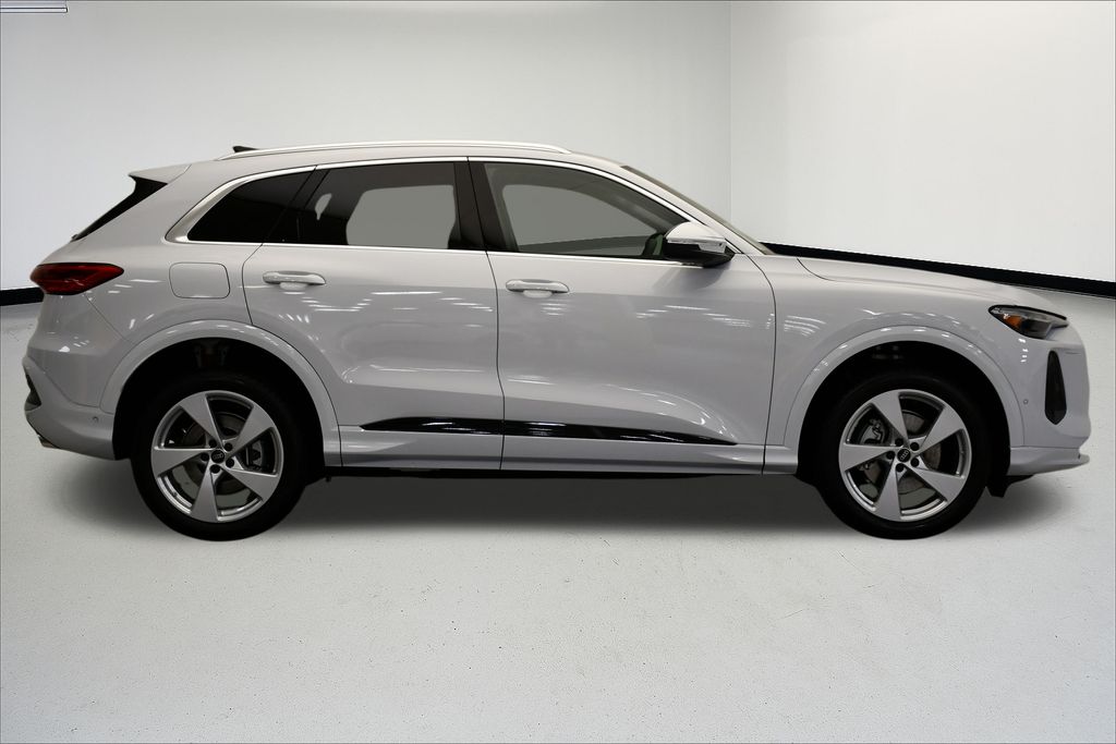 Thumbnail: 2025 Audi Q5 - 6