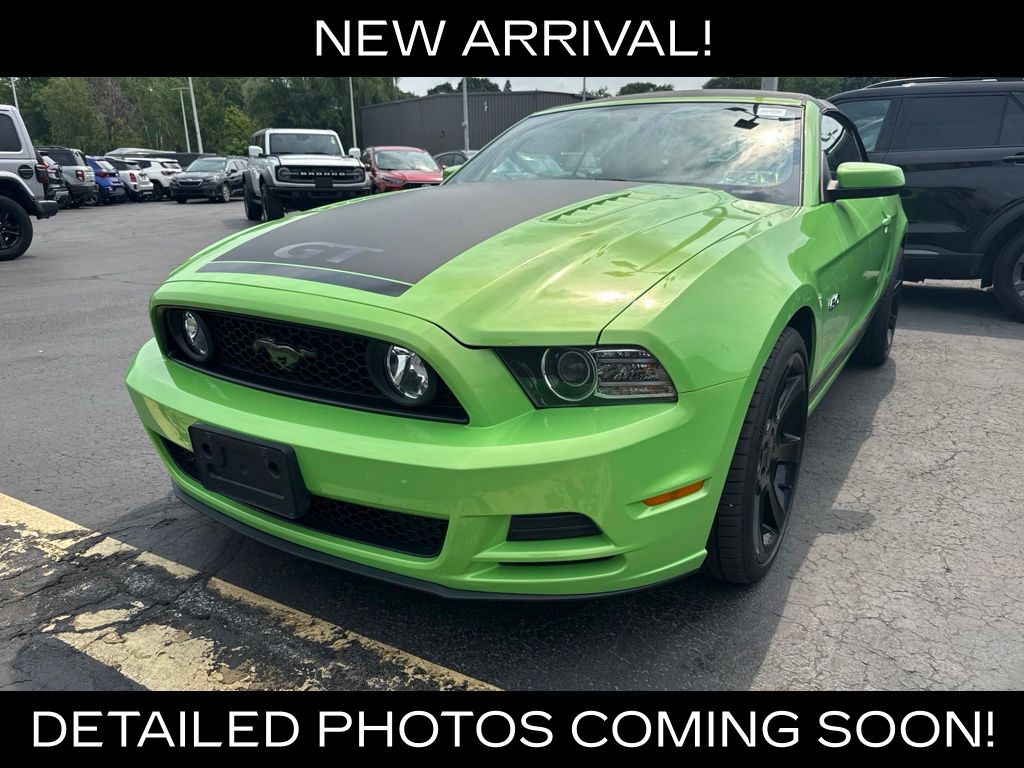 Gotta Have It Gre 2014 Ford Mustang Convertible Rear-Wheel Drive 6-Speed Automatic