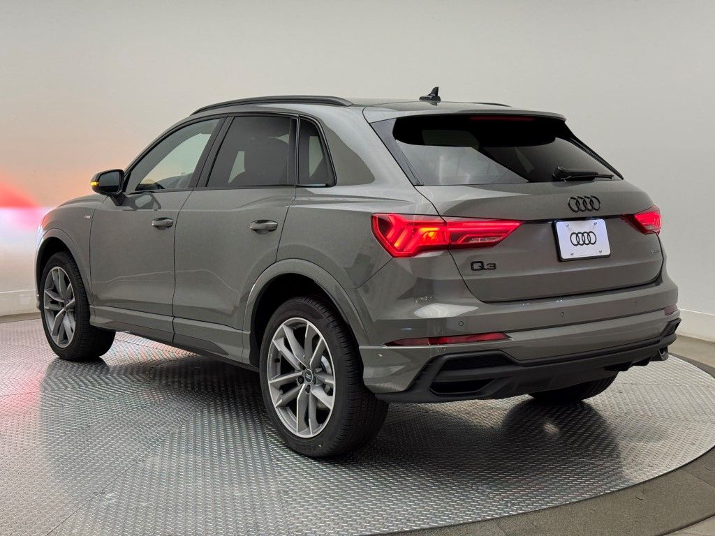 Thumbnail: 2025 Audi Q3 - 10