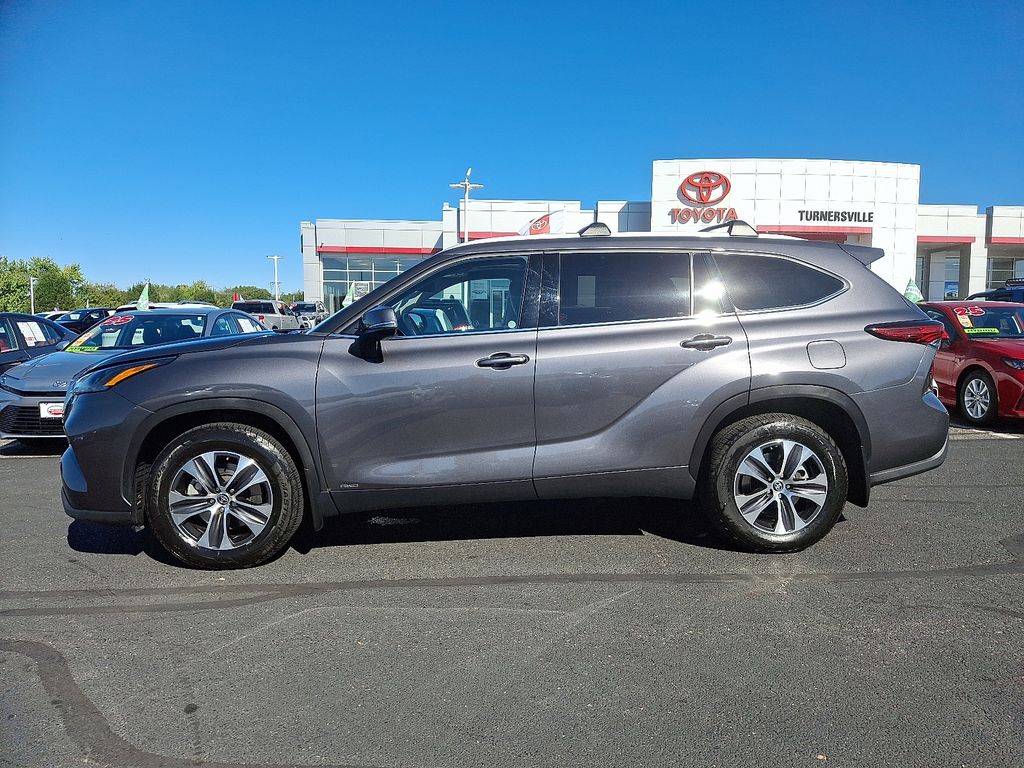 Thumbnail: 2022 Toyota Highlander - 7