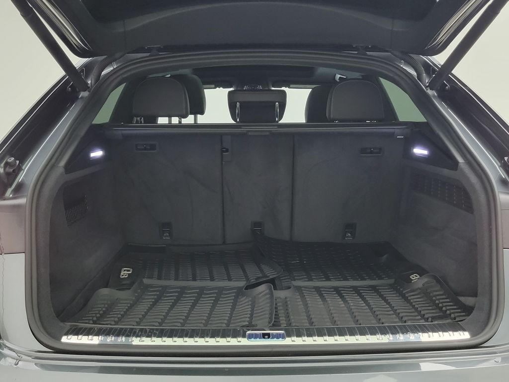 Thumbnail: 2019 Audi Q8 - 9