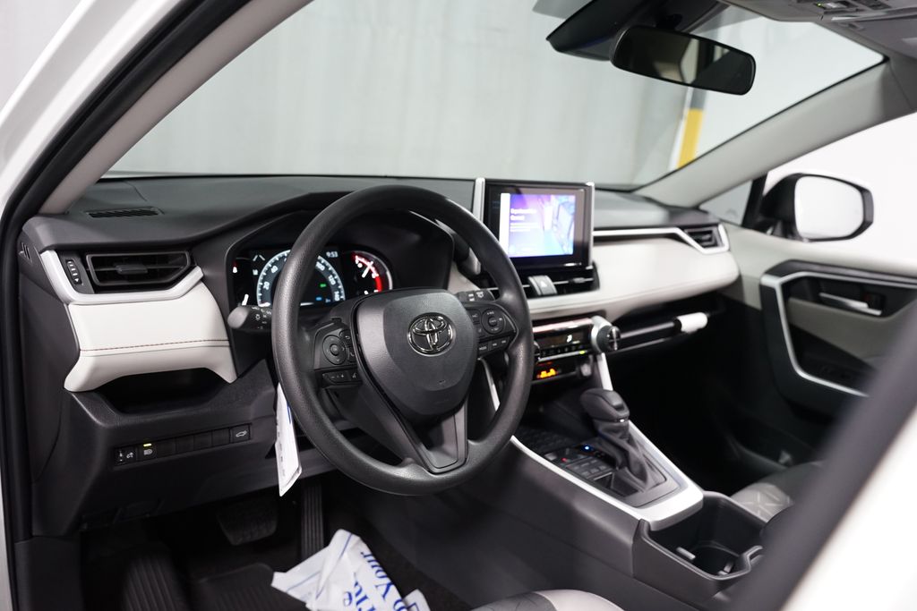 Thumbnail: 2025 Toyota RAV4 - 11