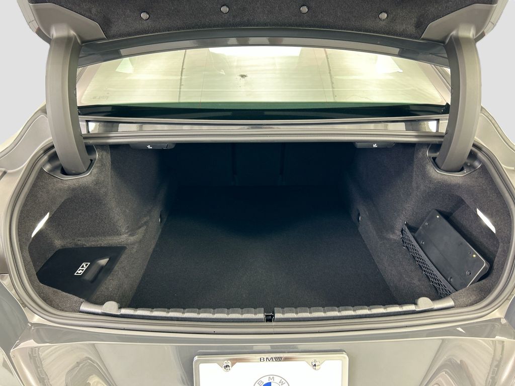 Thumbnail: 2026 BMW 8 Series - 27