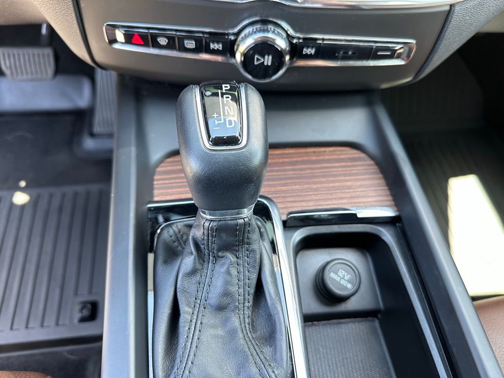 Thumbnail: 2021 Volvo XC60 - 20