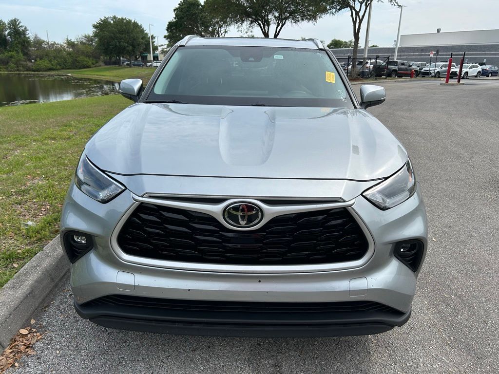 Thumbnail: 2023 Toyota Highlander - 7