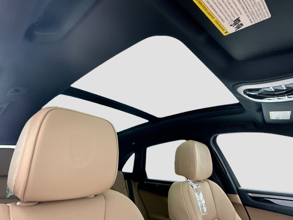 Thumbnail: 2026 Porsche Macan - 21