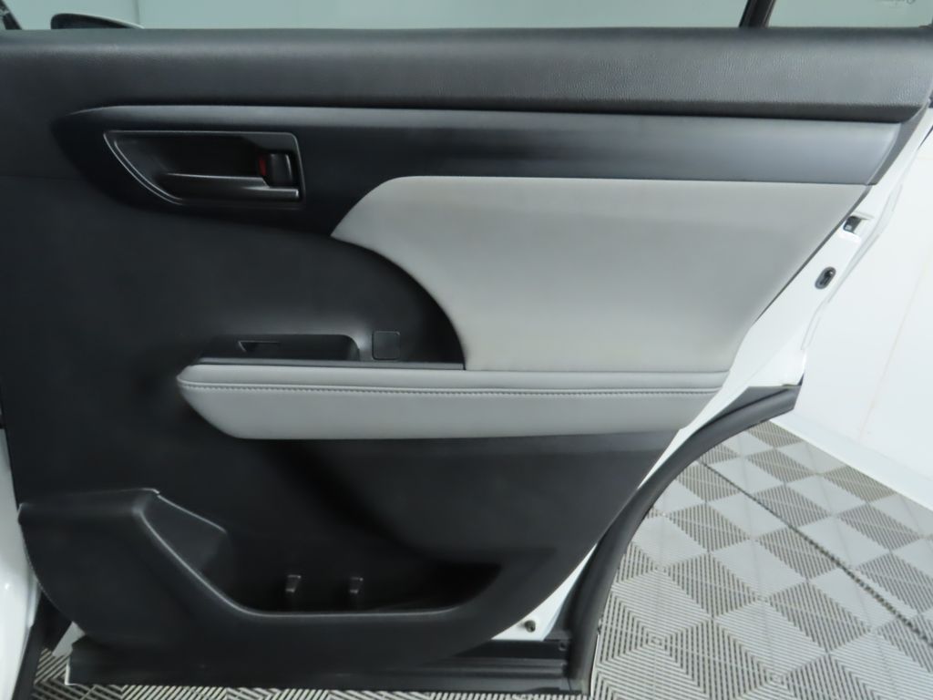 Thumbnail: 2023 Toyota Highlander - 26