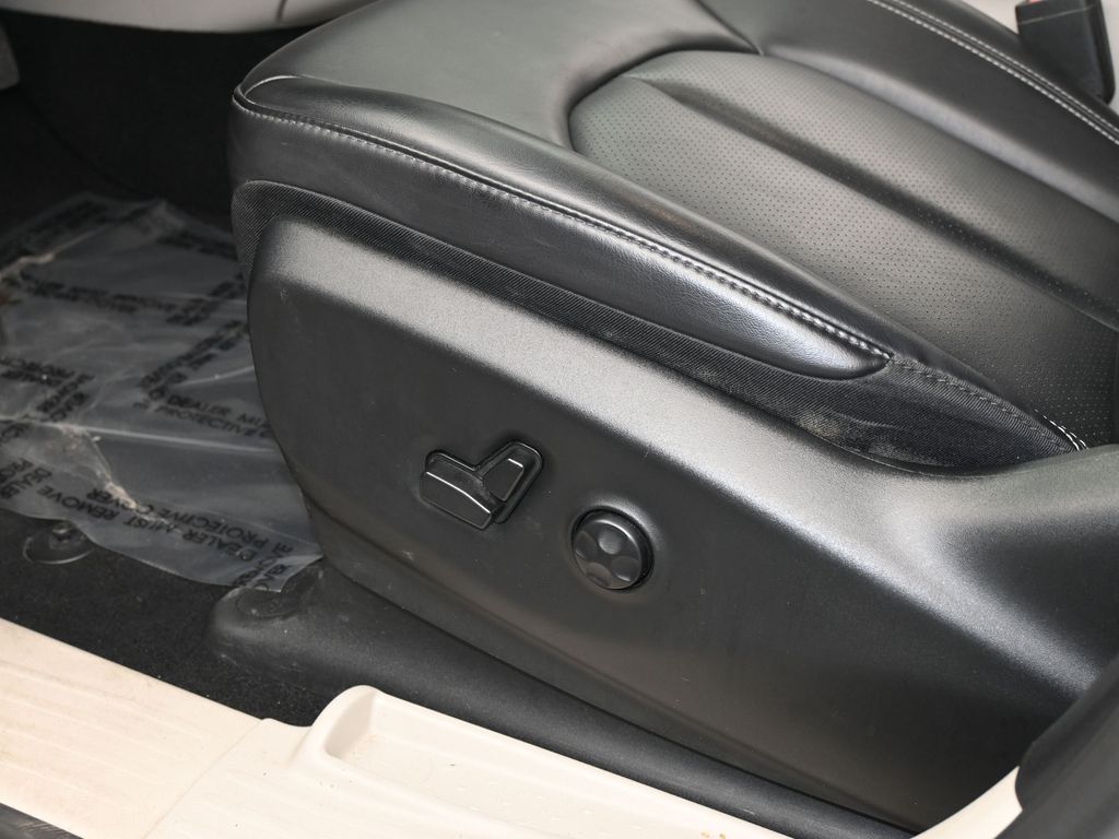 Used 2023 Bright White Clearcoat Chrysler Touring L image 12