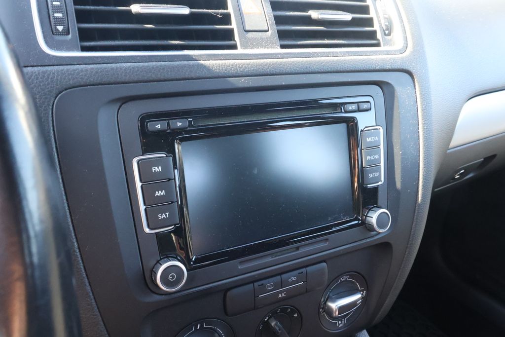 Thumbnail: 2013 Volkswagen Jetta - 21