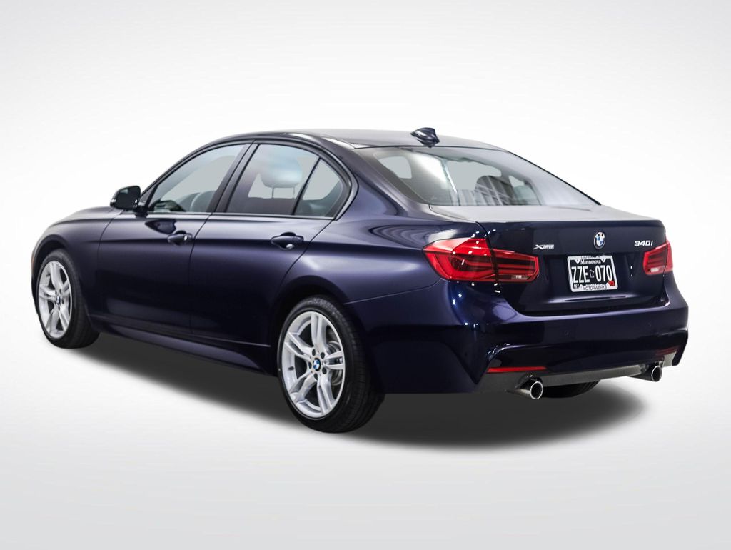 Thumbnail: 2018 BMW 3 Series - 3