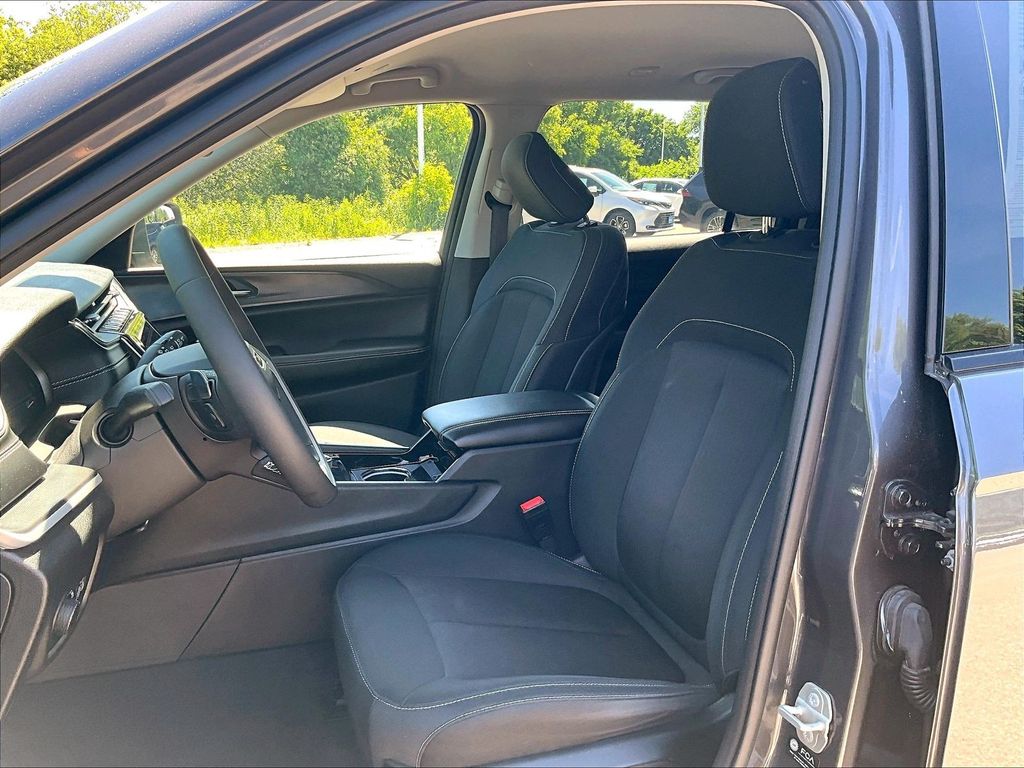 2023 Jeep Grand Cherokee L — photo 10