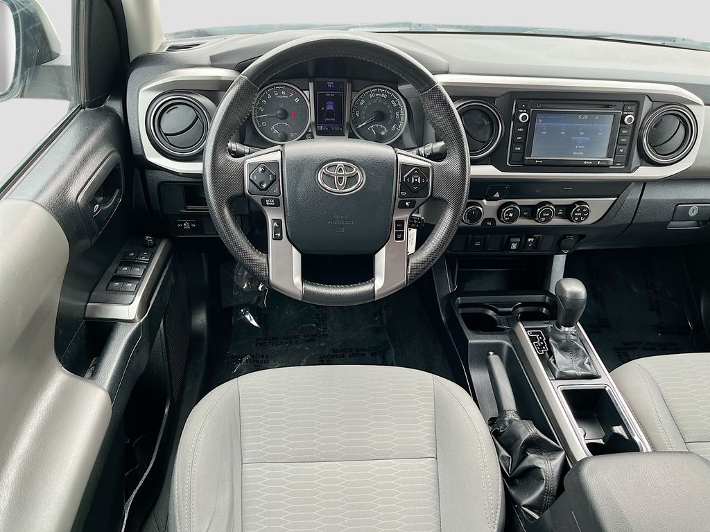 Used 2019 White Toyota SR5 image 20