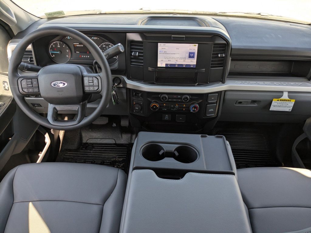 2025 Ford F-350 Chassis XL