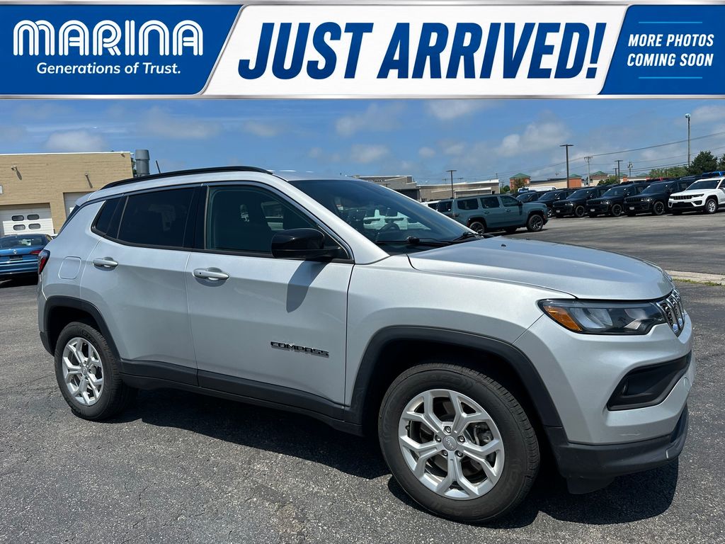 Silver Zynith Metallic Clearcoat 2024 Jeep Compass SUV / Crossover Four-Wheel Drive 8-Speed Automatic