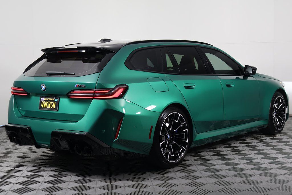 Thumbnail: 2025 BMW M5 - 4