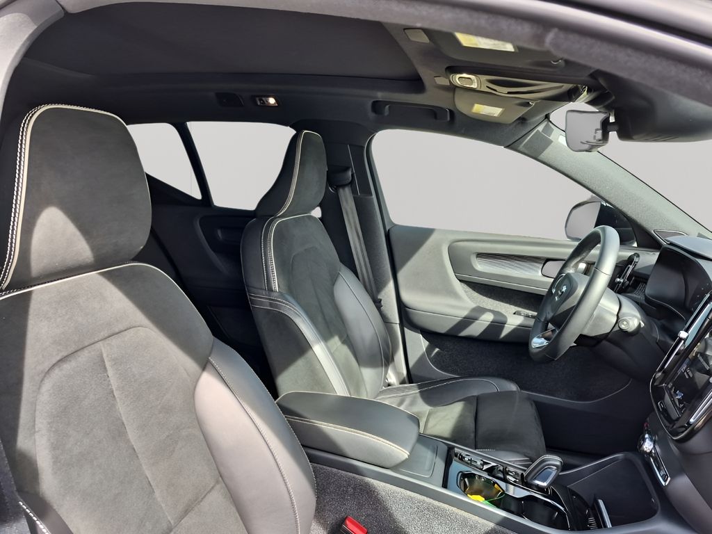 Used Car 2022 Volvo Xc40  R-design For Sale Under $25,000 In Austin, Texas