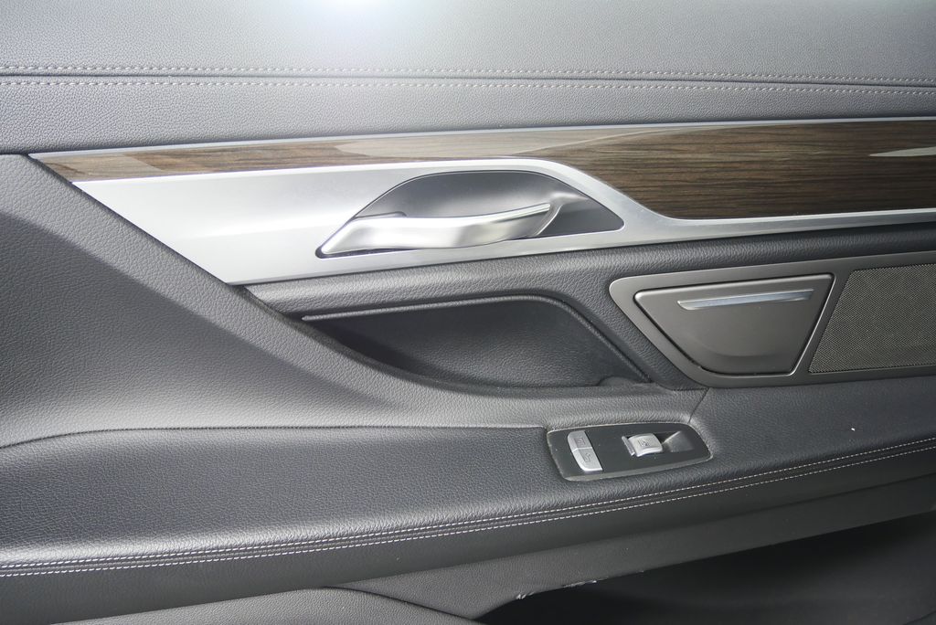 Thumbnail: 2017 BMW 7 Series - 13