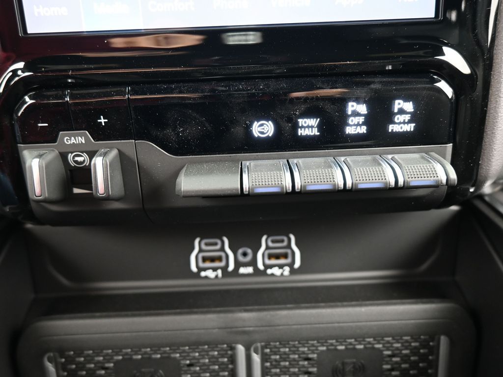 New 2026 Diamond Black Crystal Pearlcoat Ram Laramie image 27