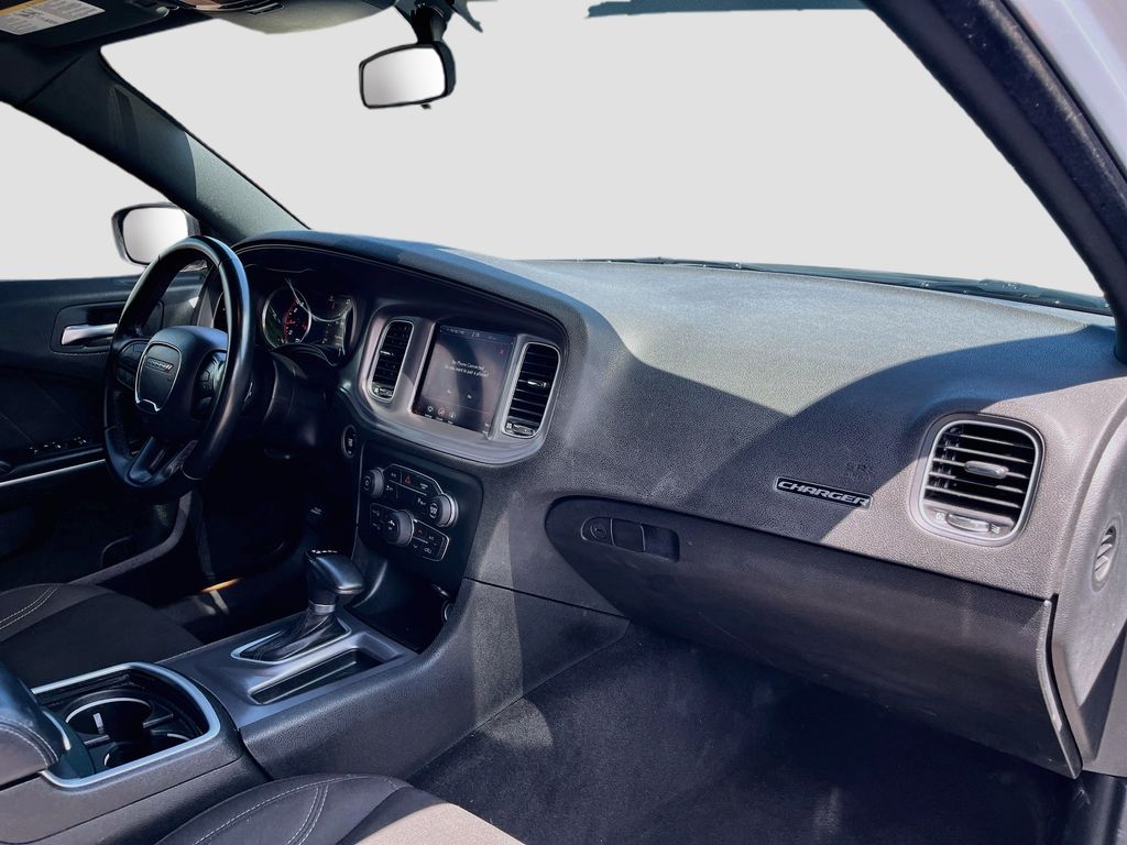 Used 2023 White Dodge SXT image 27
