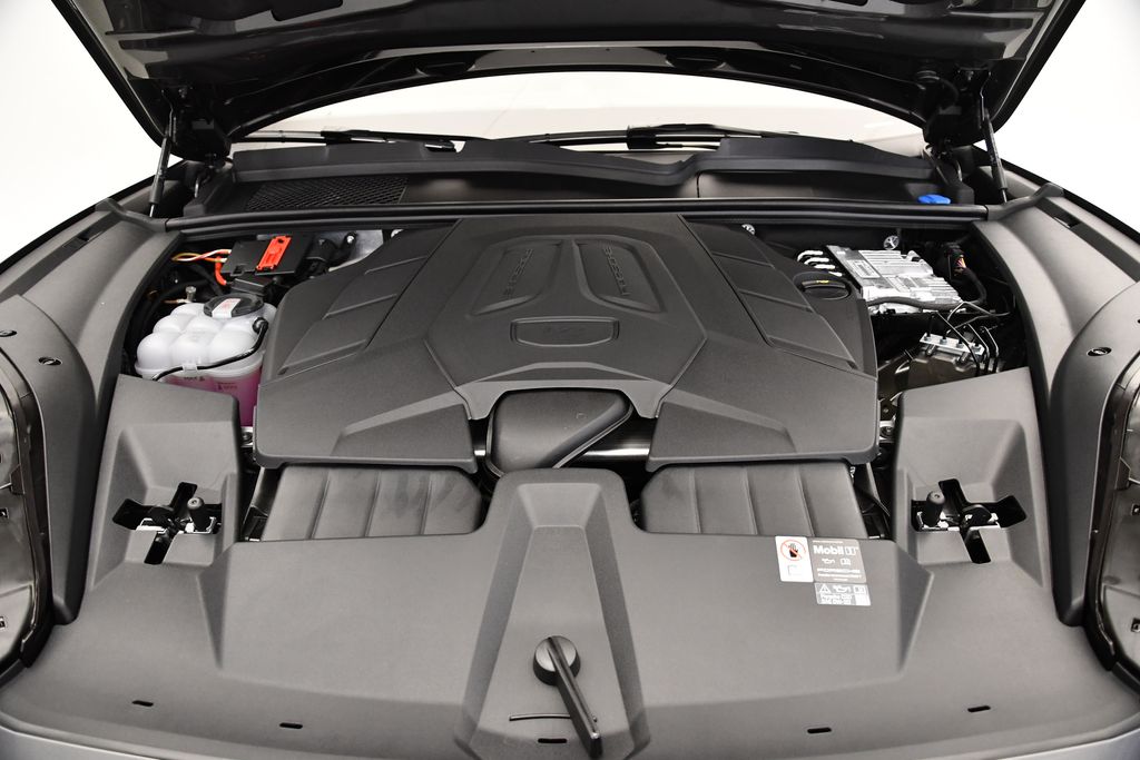 Thumbnail: 2025 Porsche  - 10