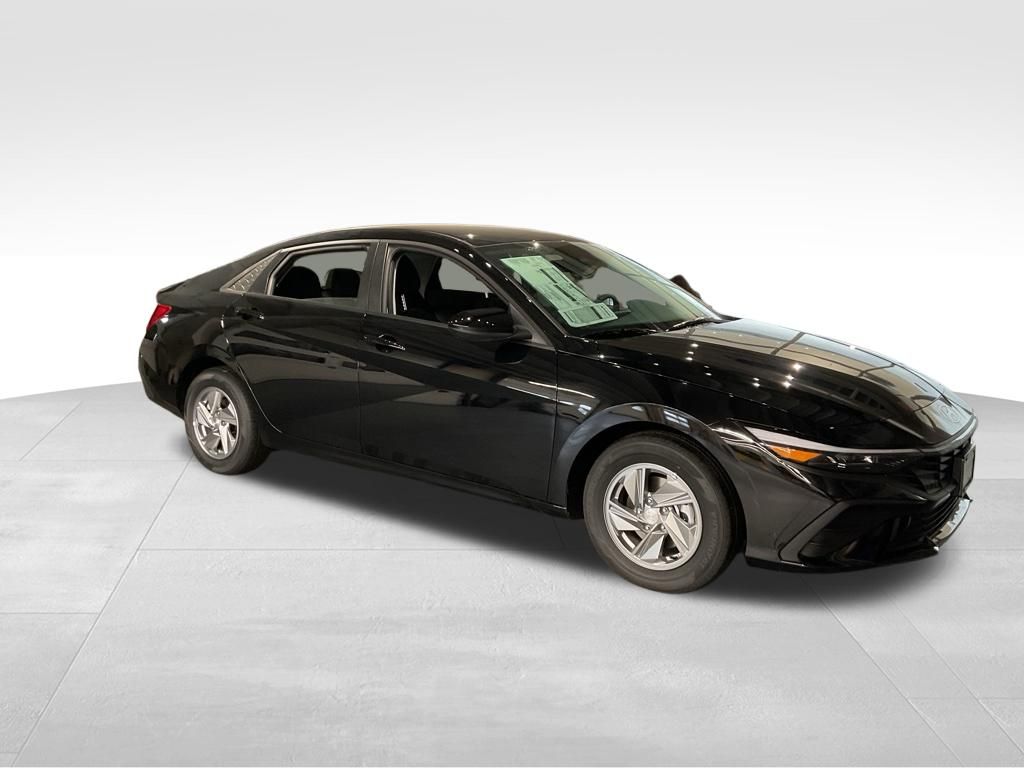 New 2026 Black Hyundai SE image 2