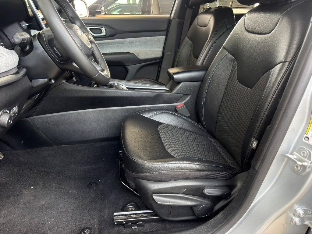 2024 Jeep Compass Latitude Silver at Toyota of Victoria