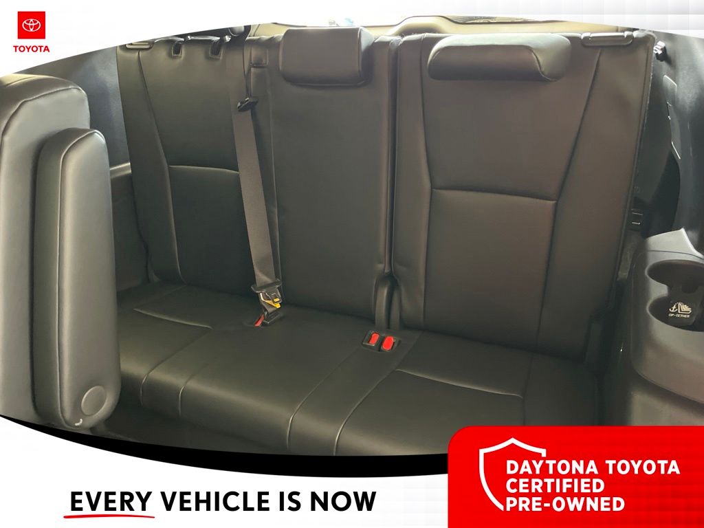 Used 2025 Toyota Highlander SUV