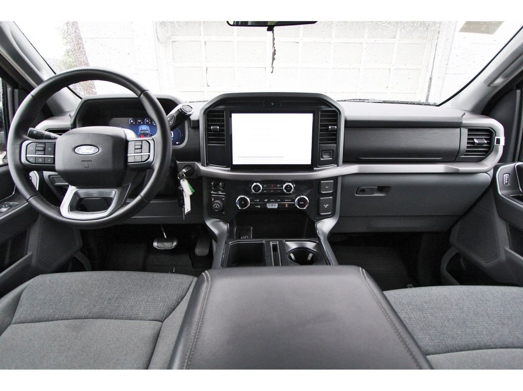 2025 Ford F-150 XLT - 8