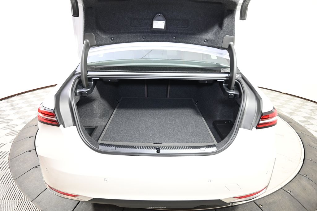 Thumbnail: 2026 BMW 5 Series - 10