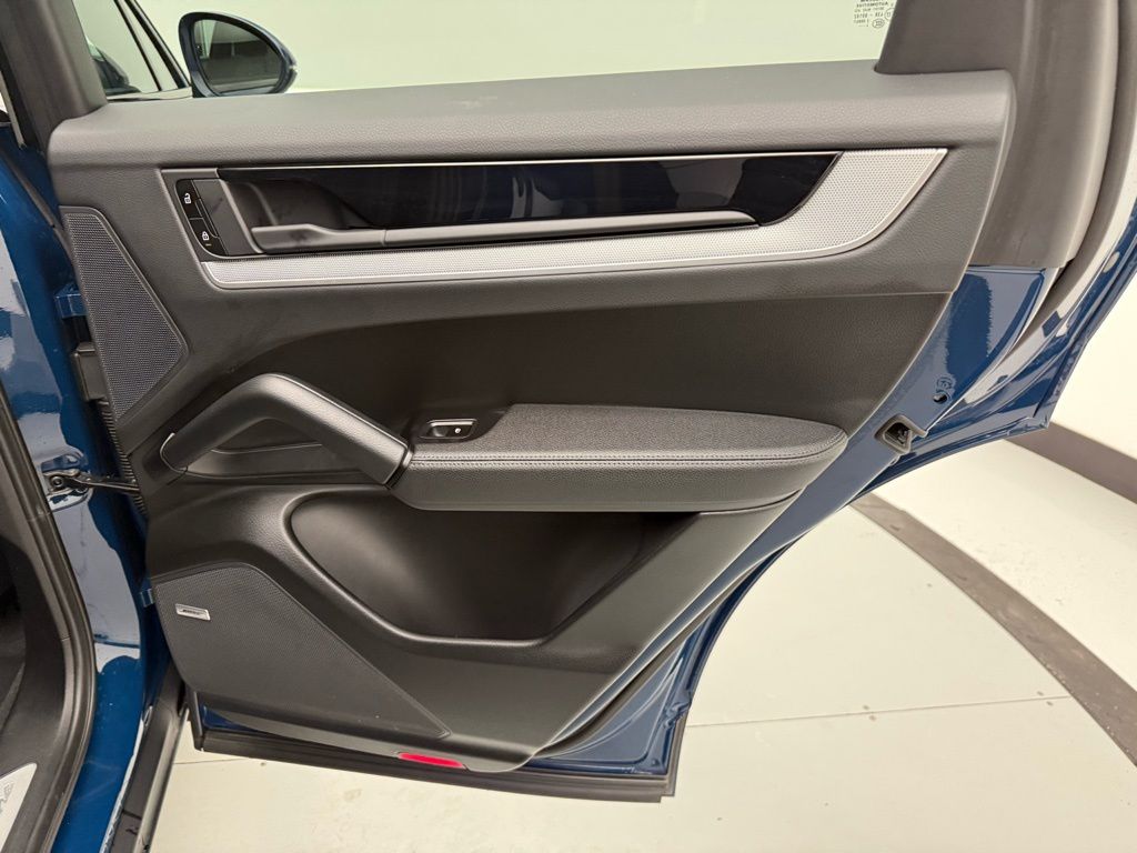 Thumbnail: 2025 Porsche Cayenne - 31