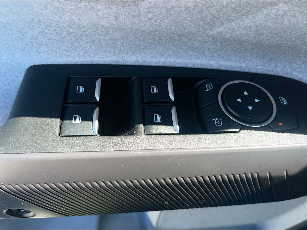 Used 2025 Blue Ford XLT image 17
