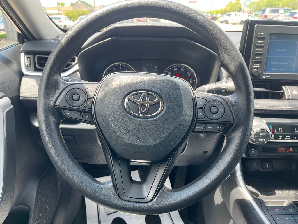 2022 Toyota RAV4 XLE photo